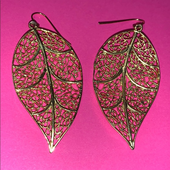 Two Pairs of Dangly Earrings - Picture 3 of 7